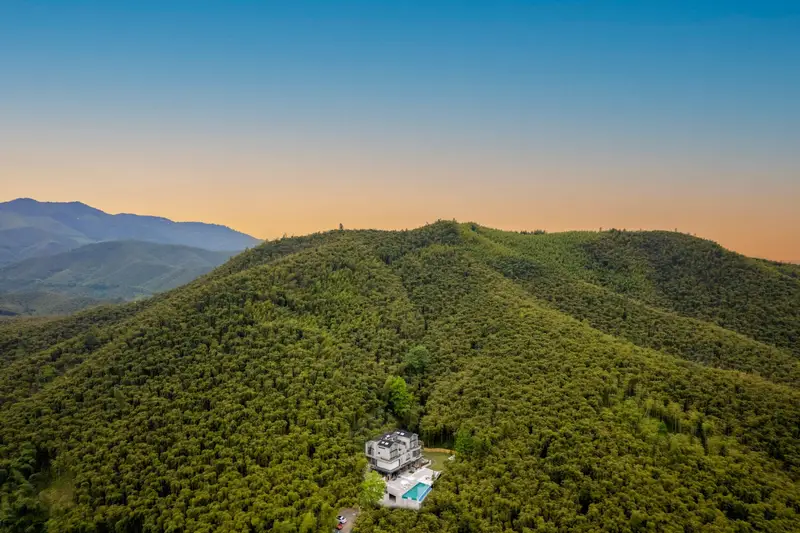 Moganshan Lingshang · Mountain Luxury Wenquan Vacation Apartment, listing photograph